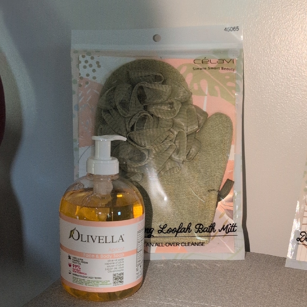 Olivella Face & Body Wash With Exfoliating Mitt